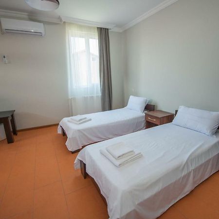 באטומי Hotel Cosmos מראה חיצוני תמונה