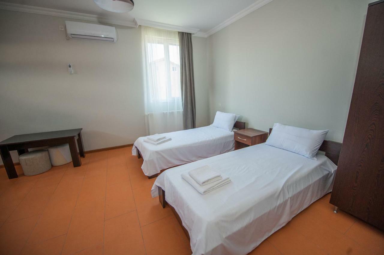 באטומי Hotel Cosmos מראה חיצוני תמונה