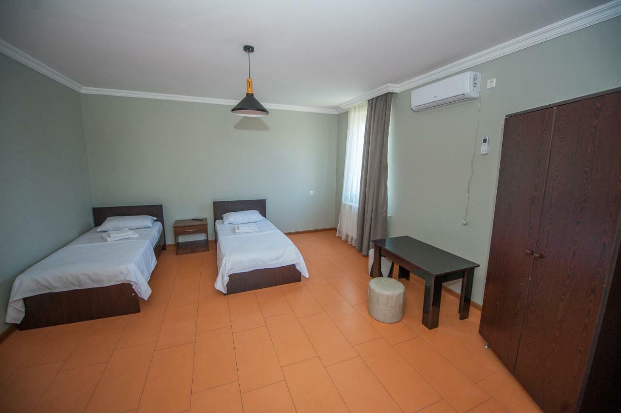 באטומי Hotel Cosmos מראה חיצוני תמונה