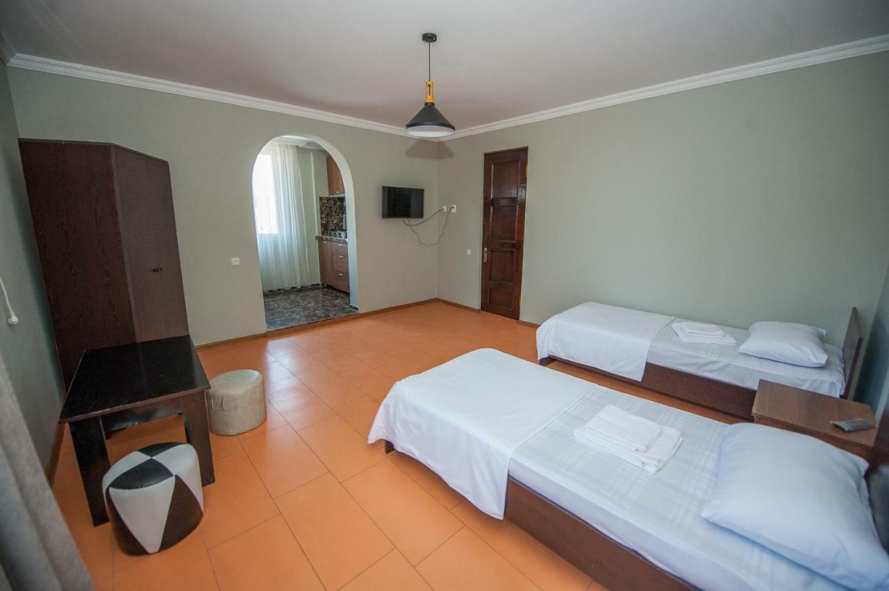 באטומי Hotel Cosmos מראה חיצוני תמונה